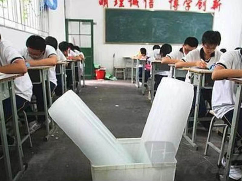 用冰块给教室降温
